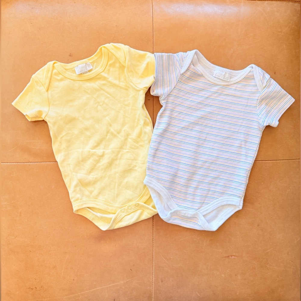 💙$5 FLASH SALE💙 Tres Beau et Belle Onesis 6-9 M